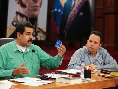 Nicolás Maduro e o ministro da Economia da Venezuela.