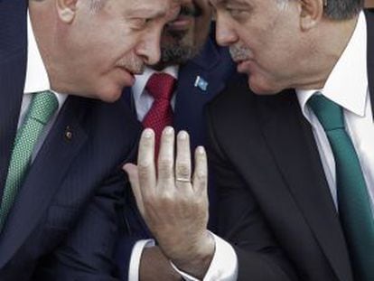 Erdogan, à esquerda, e Gul, em outubro de 2013 em Istambul.