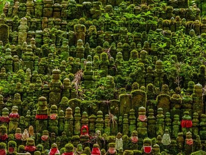 Cemitério do santuário Okuno-in, no monte Koya (Japão).