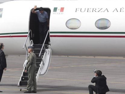 O ex-presidente boliviano Evo Morales desembarca em solo mexicano.