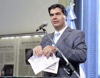 O chefe do Gabinete argentino, Jorge Capitanich, rasga páginas Clarín.