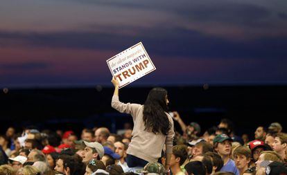 “A maioria silenciosa está com Trump”, diz este cartaz, em um comício em Nova Orleans (Louisiana).