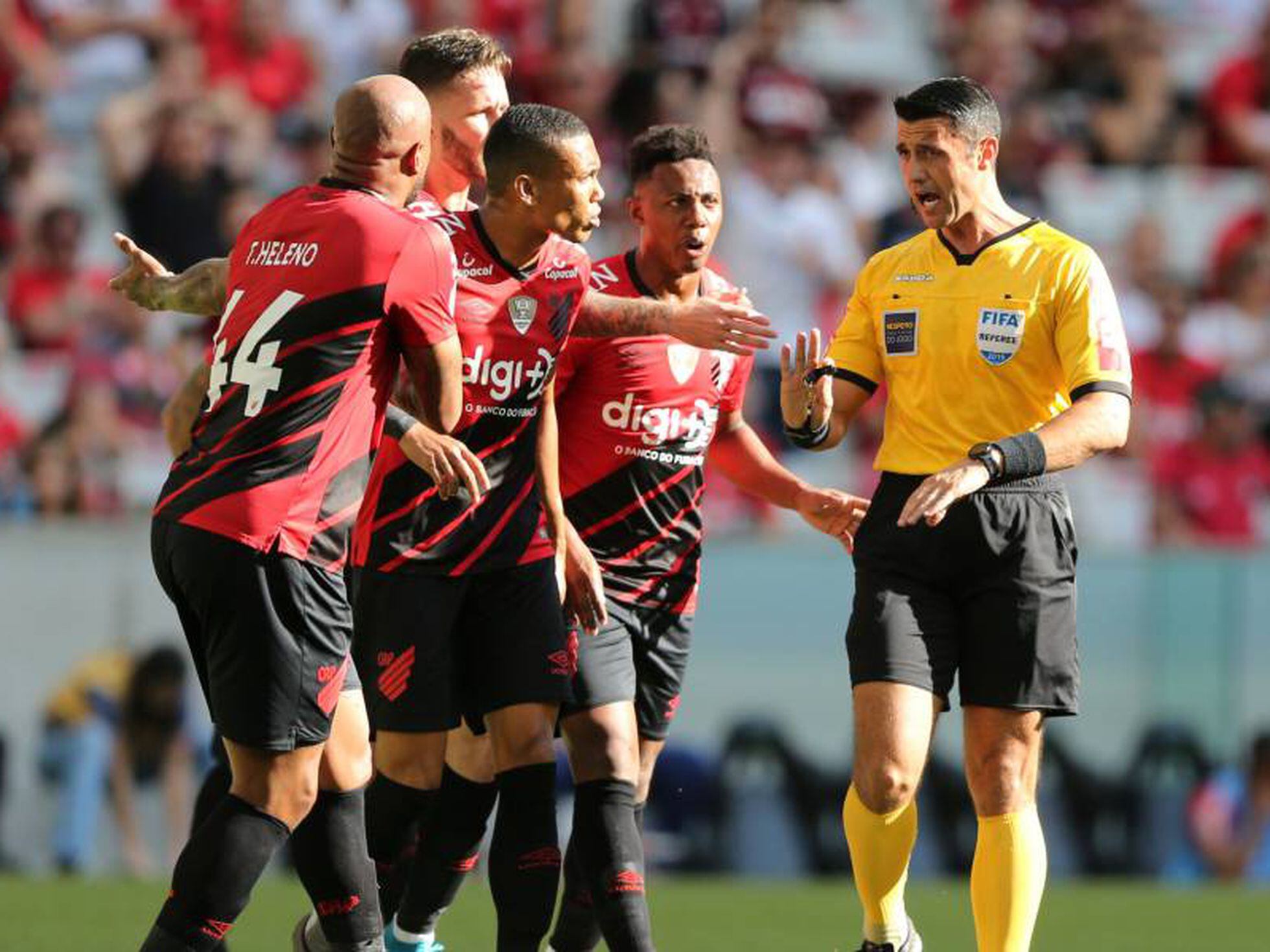 Além do uso do VAR em todos os jogos, o Campeonato Brasileiro 2019 também  terá novas regras : r/futebol