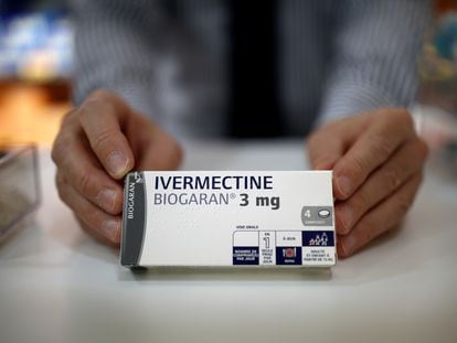 Uma caixa de ivermectina, o remédio para animais que se esgotou por um boato que afirma que cura a covid.