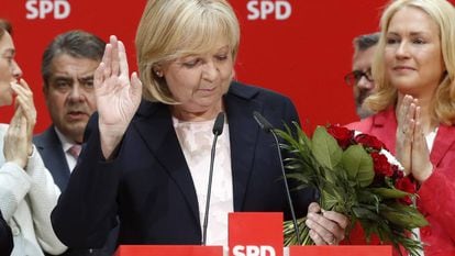 A candidata do SPD na Renânia do Norte-Vestfália, Hannelore Kraft, anunciou sua renúncia após os péssimos resultados obtidos nas eleições regionais.