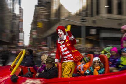 Ronald McDonald durante um passeio em Nova York.
