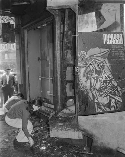 A livraria Cinc d'Oros, em Barcelona, destruída em 25 de novembro de 1971.