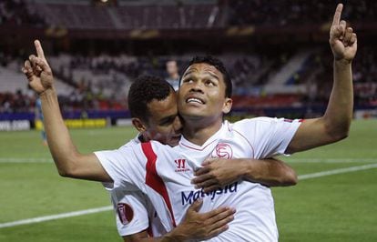 O colombiano Bacca festeja um gol na última Liga Europa.