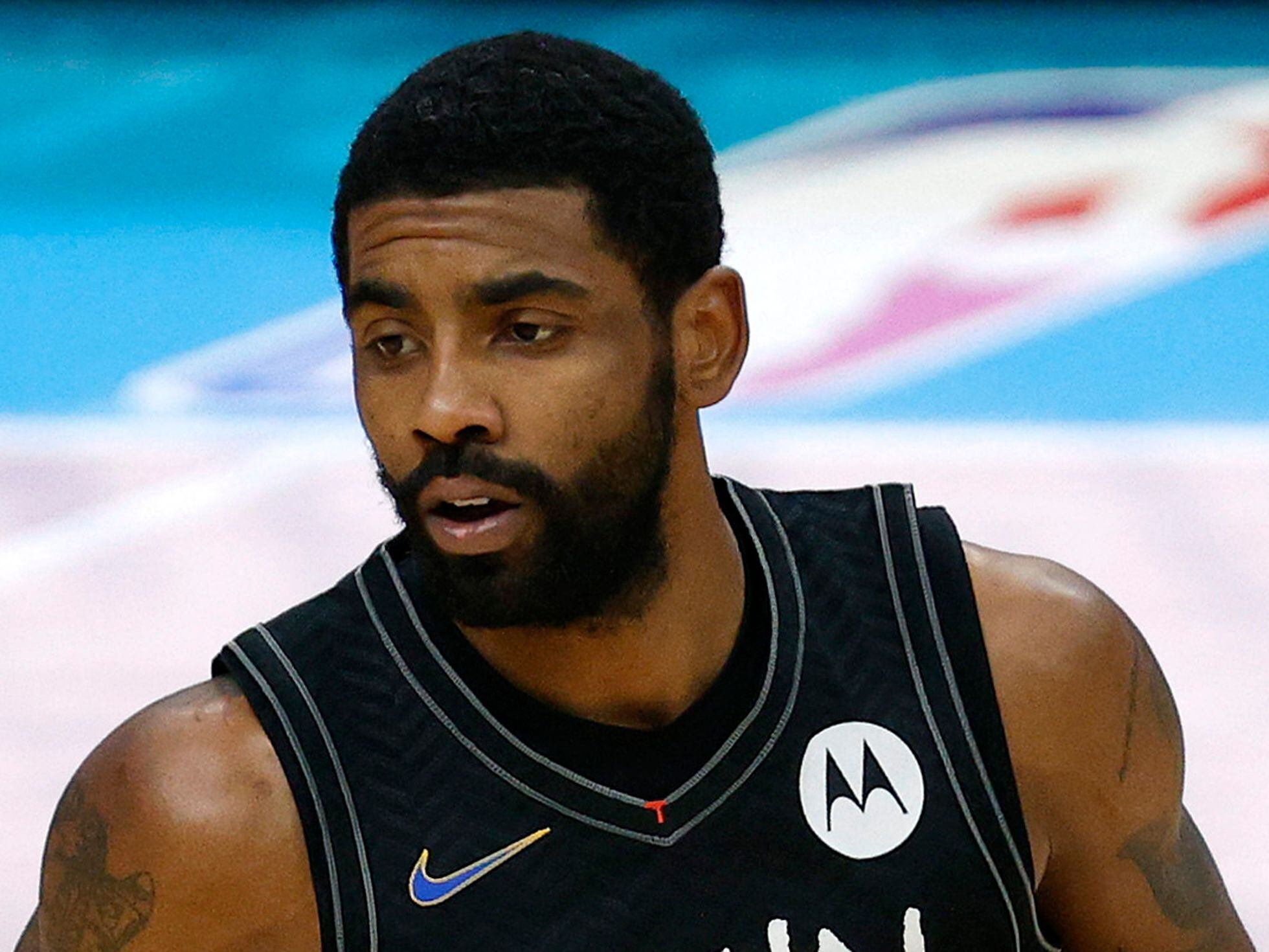 Irving, estrela do basquete, é afastado por não revelar se foi vacinado