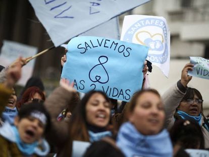 Manifestação contra a descriminalização do aborto na Argentina, nesta quarta-feira em Buenos Aires.