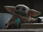 El niño, conocido como Baby Yoda, en la segunda temporada de 'The Mandalorian'.