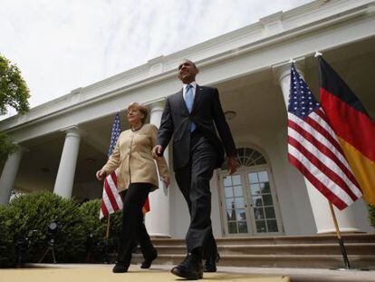 Merkel e Obama nos jardins da Casa Branca.