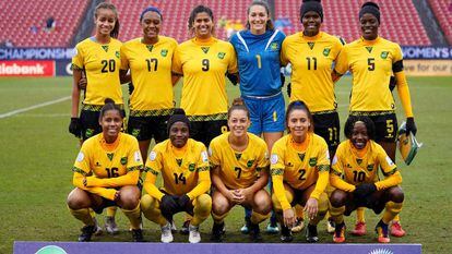A seleção jamaicana de futebol feminino.