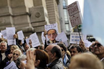 Manifestantes a favor do juiz Carlos Fayt.