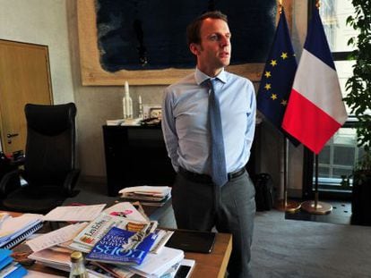 O ministro de Economia francês, Emmanuel Macron, nesta quinta-feira em seu escritório.