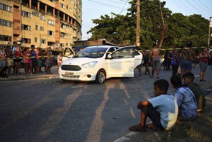 O carro de Evaldo dos Santos Rosa, após ser atingido por mais de 80 tiros, no domingo de 7 de abril.