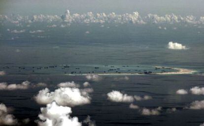 Um recife nas ilhas Spratly, fotografado em maio passado.