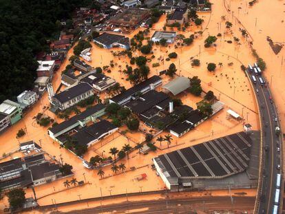 Vista aérea do município de Franco da Rocha, inundado pelas chuvas.