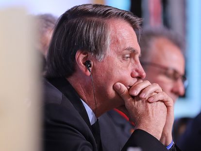 O presidente Jair Bolsonaro ouve discurso em Nova Delhi, na Índia.