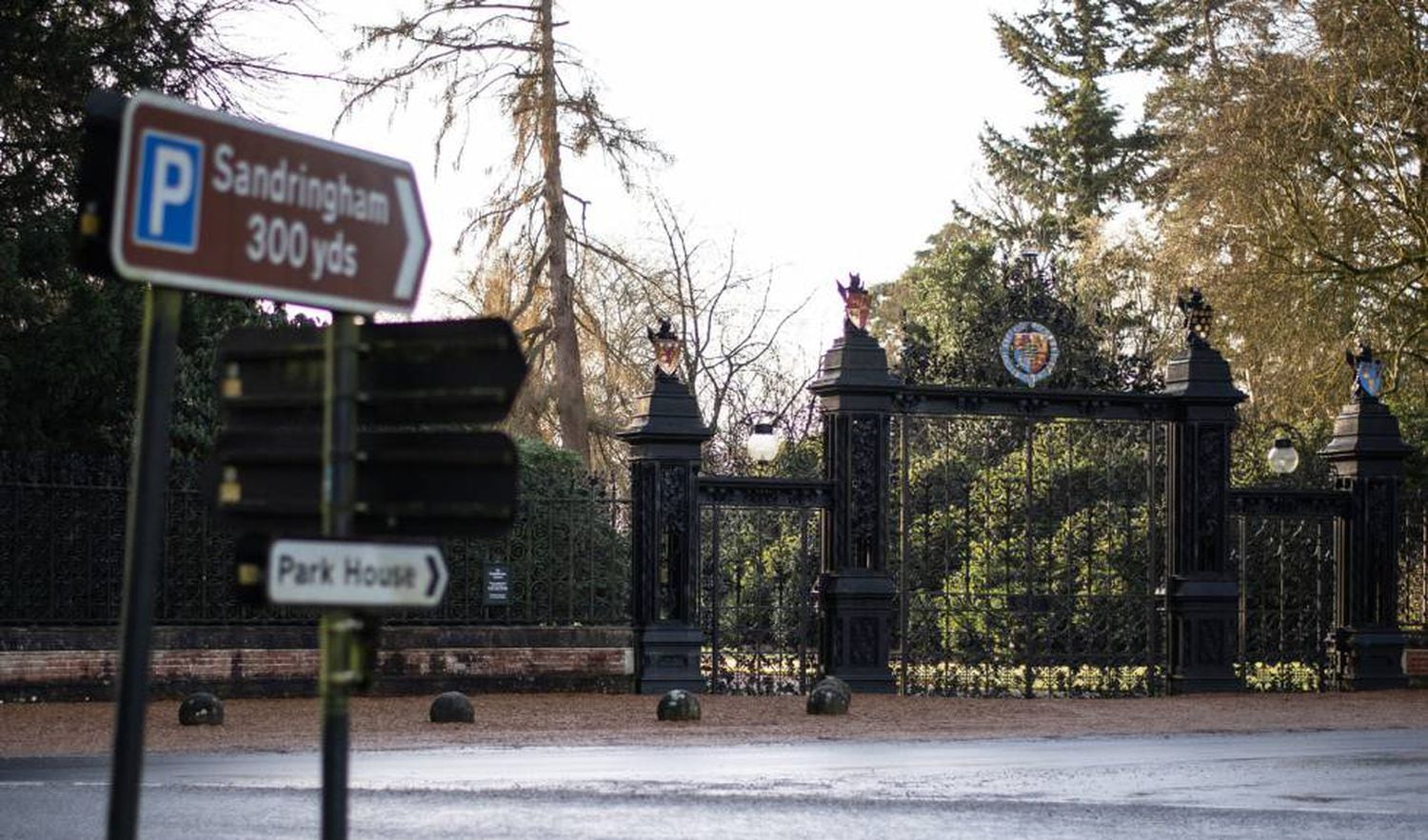 Porta de Norwich da residência de Sandringham, na Inglaterra, nesta segunda-feira.