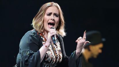 A cantora Adele em um de seus shows.