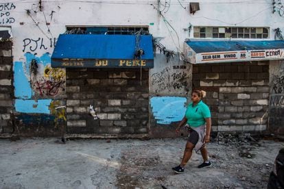 Moradores desocupam imóveis na região da cracolândia, em SP.