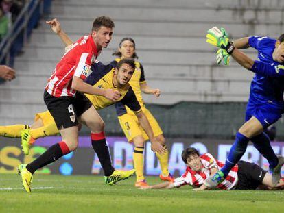 Koke marcade cabeça o segundo gol do Atlético