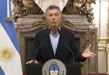 Mauricio Macri anuncia o início das negociações com o FMI.