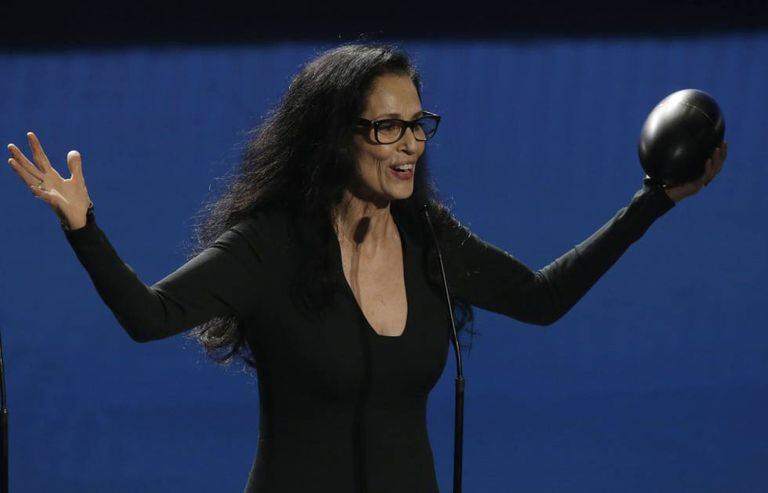 Sonia Braga discursa na gala dos Prêmios Fênix.