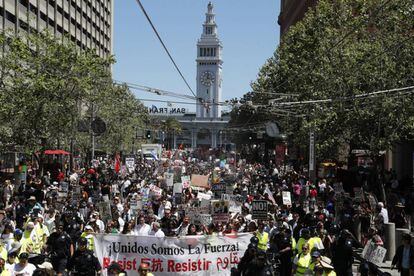 Manifestação do Primeiro de Maio no centro de San Francisco.