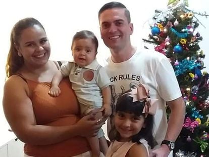 Bianca com o marido e os dois filhos.