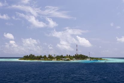 Rakkedhoo, um dos atóis das ilhas Maldivas, que poderiam desaparecer se o nível do mar continuar subindo.