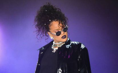 A cantora Rihanna, em um show na Inglaterra no dia 21. 