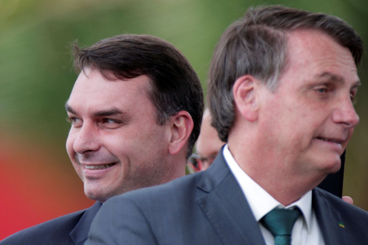 O senador Flávio e o presidente Jair Bolsonaro, em Brasília.