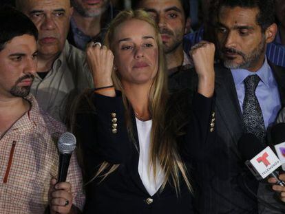 Lilian Tintori, mulher de Leopoldo López, em uma coletiva de imprensa depois de saber da condenação do opositor venezuelano.