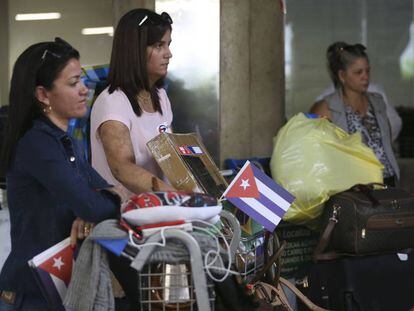 Médicos cubanos começaram a deixar o Brasil nesta quinta-feira