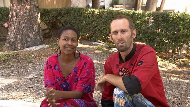 Daniele Watts e Brian Lucas, durante uma entrevista.