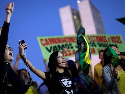 Manifestantes protestam em Brasília nesta segunda-feira.