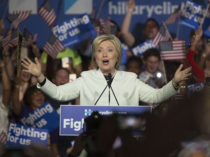 A pré-candidata democrata Hillary Clinton comemora sua vitória na Superterça, em Miami.