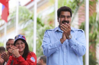 Nicolas Maduro e sua mulher, Cilia Flores, no domingo