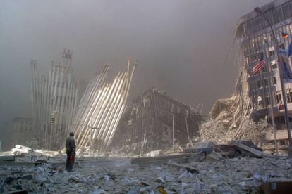 Escombros do World Trade Center em 11 de Setembro de 2001.
