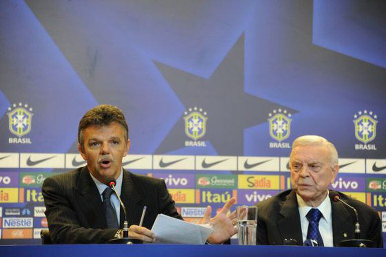 Gilmar Rinaldi e José Maria Marin durante uma coletiva de imprensa.