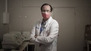 O médico Tomàs Pumarola, chefe de microbiologia do hospital Vall d’Hebron de Barcelona.
