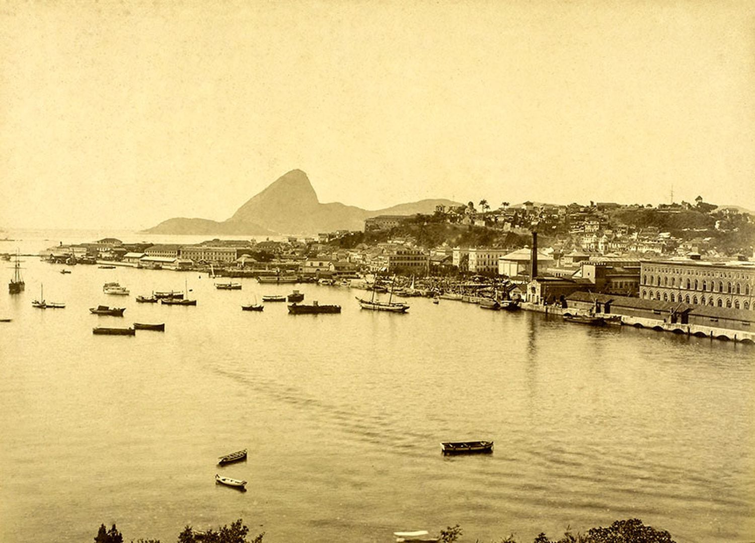 Porto do Rio de Janeiro no fim do século XIX: doenças chegavam do exterior a bordo de navios.