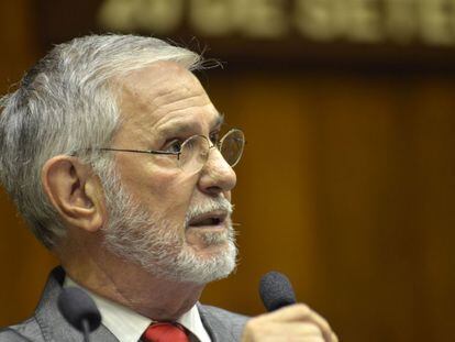 Ibsen Pinheiro na Assembleia Legislativa do Rio Grande do Sul, no dia 22 de mar&ccedil;o.