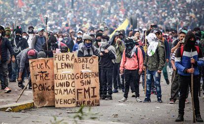 Manifestantes contra o Governo em Quito.