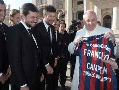 O Papa com os jogadores de San Lorenzo.