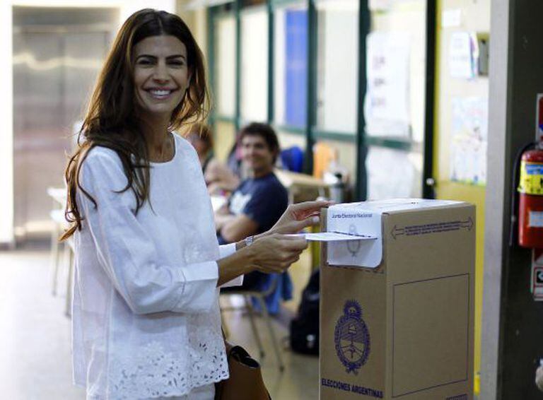 A esposa de Macri, Juliana Awada, ao votar no domingo passado.