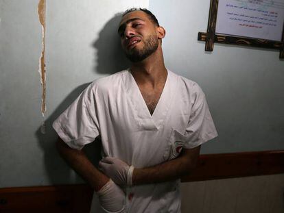 Enfermeiro em um hospital em Gaza na sexta-feira passada