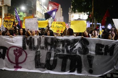 Mulheres protestam no Rio de Janeiro em 1 de junho.